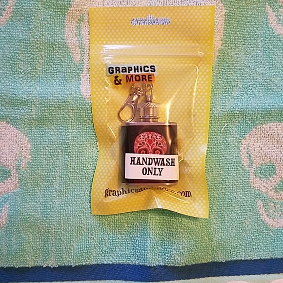 ☠Mini Day of the Dead Flask☠ - Picture 5 of 5